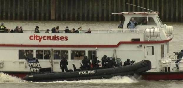 Антитеррористические ученья на реке в центре Лондона